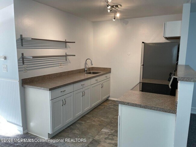 Foto del edificio - 393 Chesterfield Ct