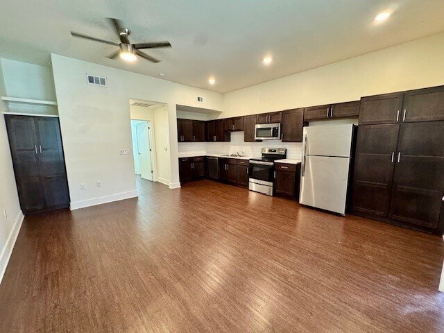 Building Photo - 726 E Emma Ave