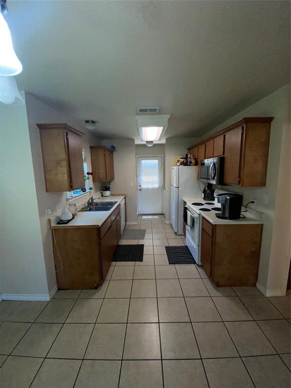 Building Photo - 150 Sendero Dr