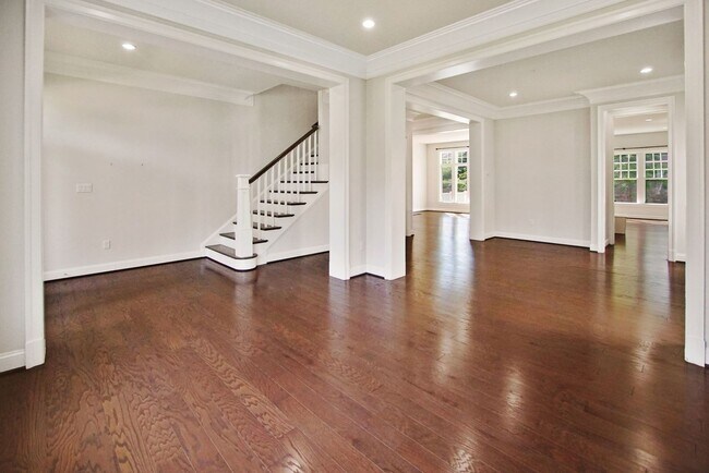 Foto del edificio - 5 Bed 4.5 Bath - Bethesda Single Family - ...