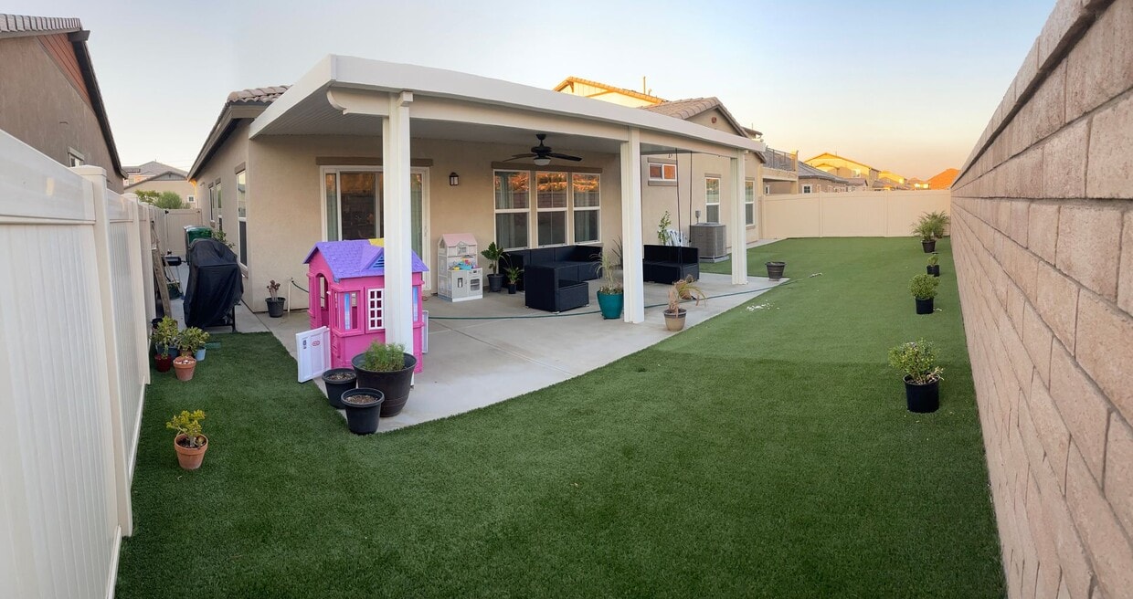 Building Photo - 28621 Yarow Way