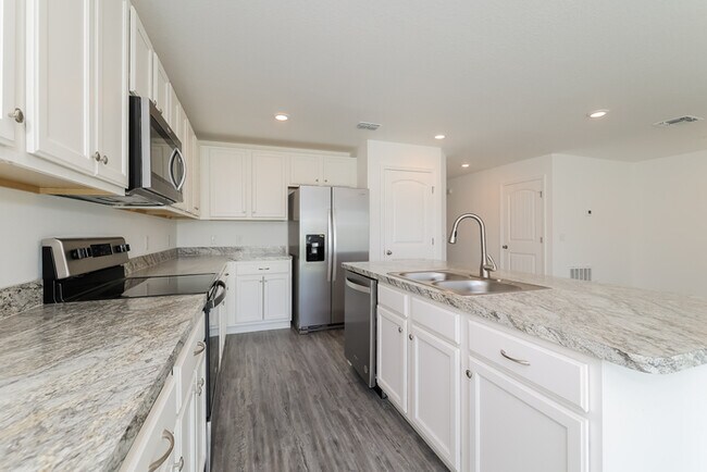 Foto del edificio - 3 Bedroom Home in Auburndale!