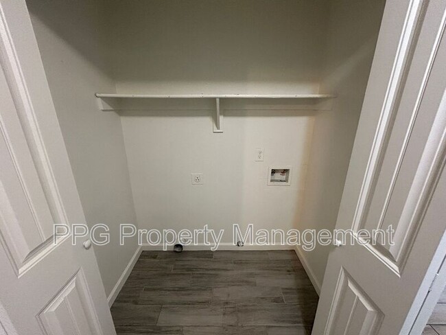 Building Photo - 5006 S 35th Ave