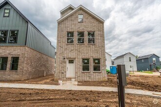 Building Photo - 1313 Van Buren Ave