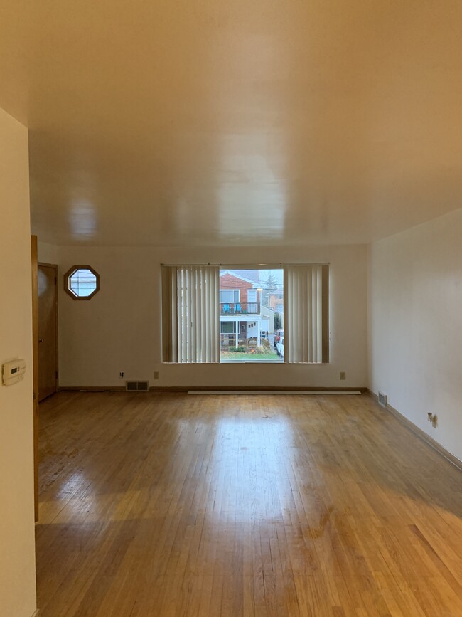 Building Photo - 1789 Tanglewood Dr