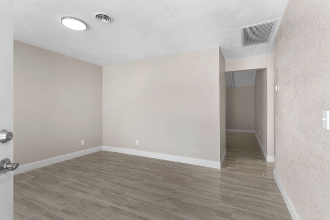 Foto del edificio - 815 N Hendry Ave