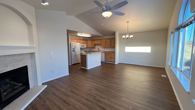 Building Photo - 3 Bed, 2.5 Bath - Beautiful Mountain Views - Close to JBER!