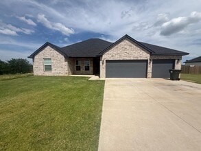 Building Photo - 9544 Monterey Dr