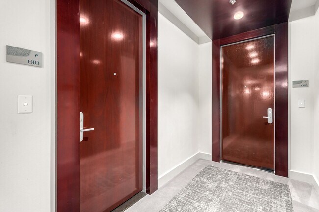 Building Photo - Fully Furnished Panorama Unit