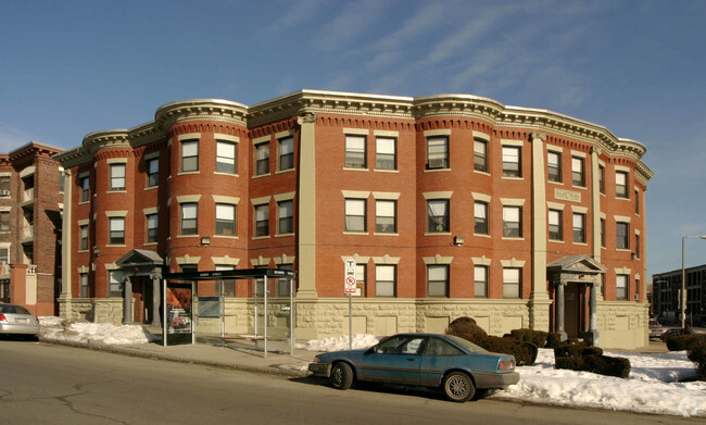 Foto del edificio - Blue Hill Housing