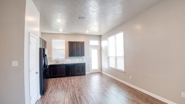 Foto del edificio - Spacious Single-Family Home Available Now!