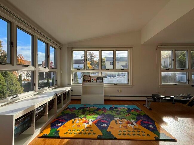 Foto del edificio - 48 Watson Rd