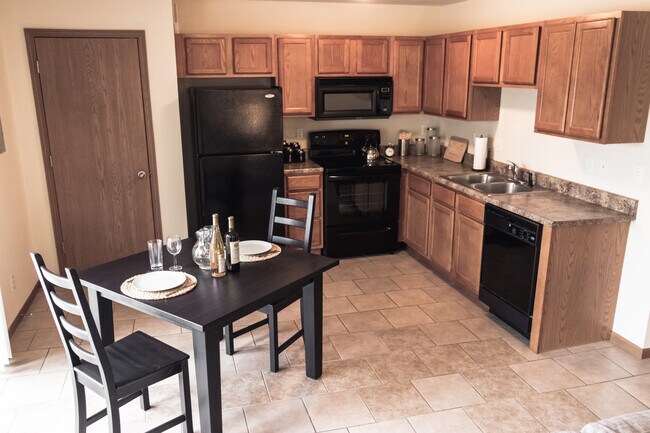 Building Photo - 170 E Old Plank Rd