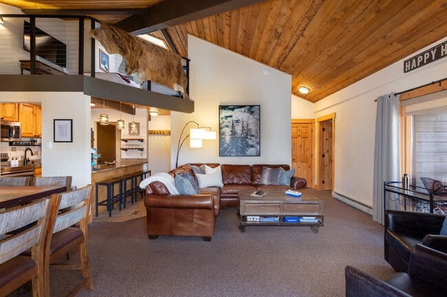 Building Photo - 500-504 4 O'Clock Rd