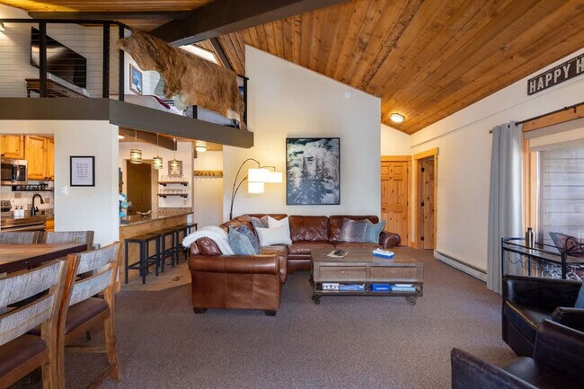 Building Photo - 500-504 4 O'Clock Rd