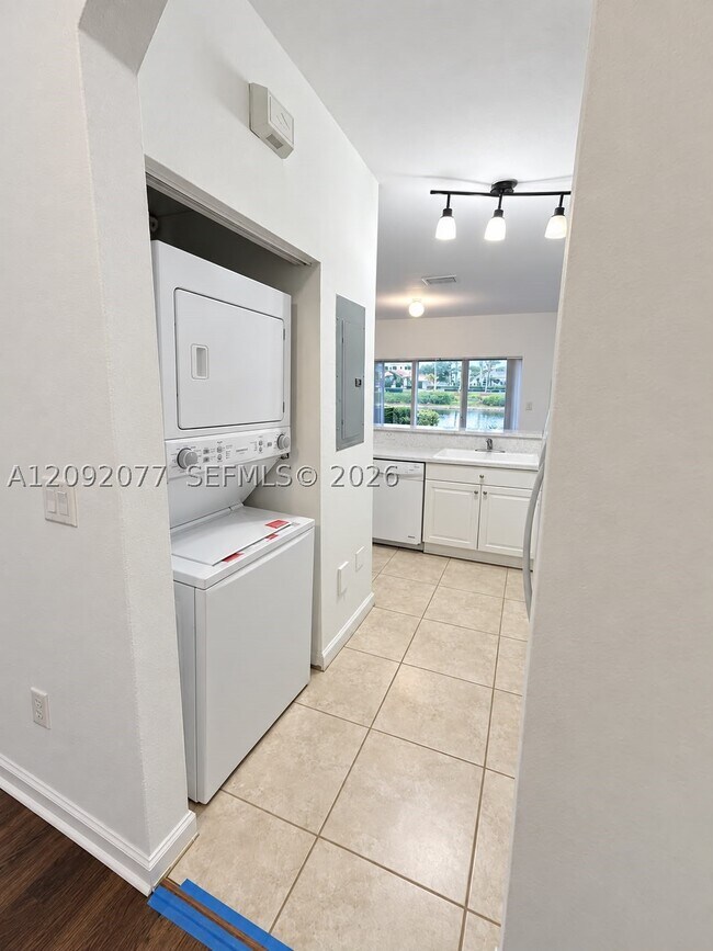 Foto del edificio - 1555 NE 33rd Rd