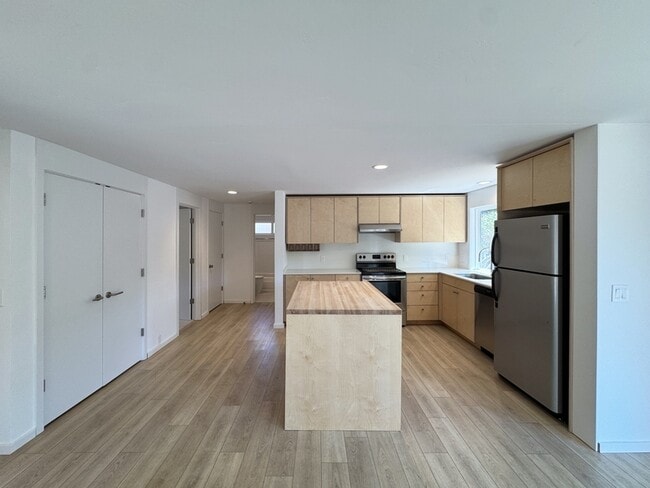 Building Photo - 3490 Kevington Ave