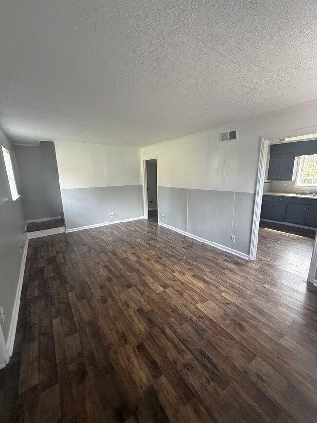 Foto del edificio - Clayton Dr Duplexes