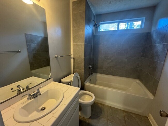 Building Photo - 482 S Bolee Rd