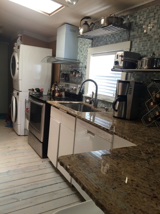 Kitchen open plan w deep SS sink and pull-down faucet. Granite counters. - 3000 Clarcona Road