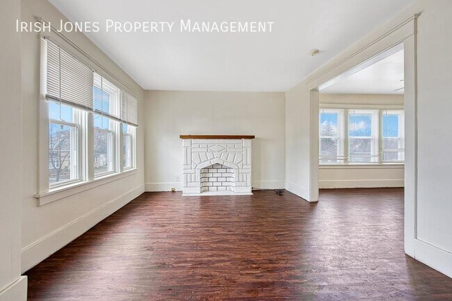 Foto del edificio - 137 Wilkes Ave