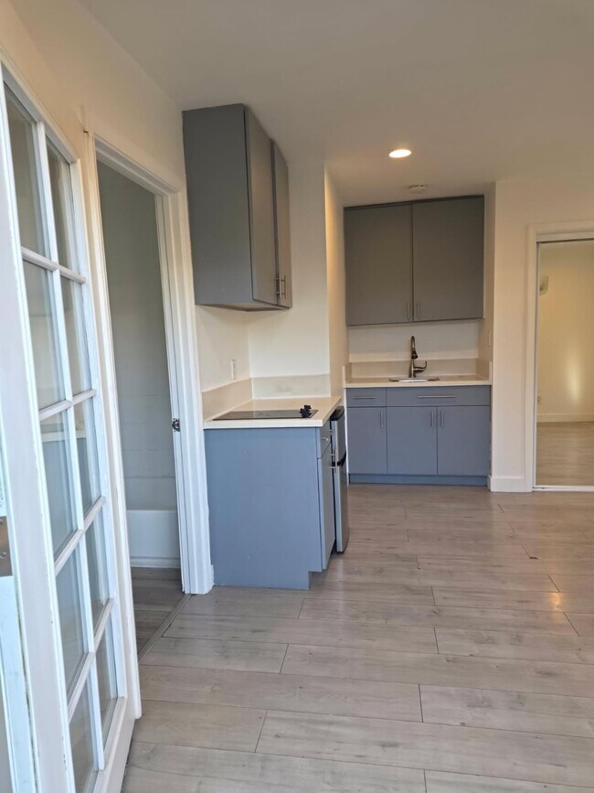 Foto del edificio - 1587 W 35th Pl