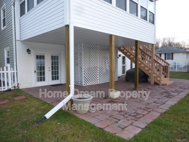Building Photo - 836 Salem Dr