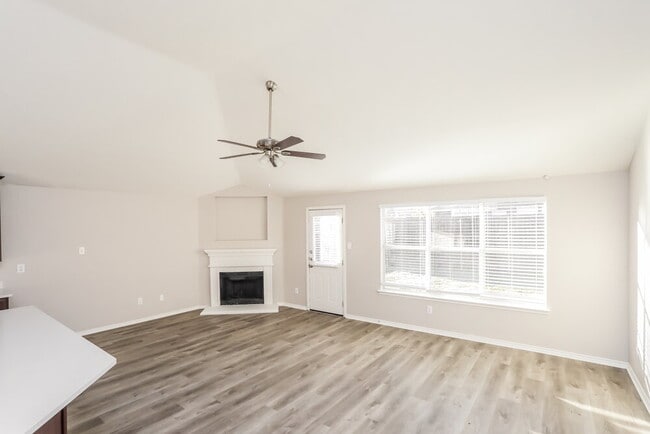 Building Photo - 525 Skelton St