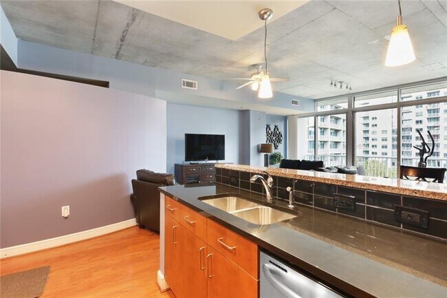 Building Photo - 44 Peachtree Pl NW