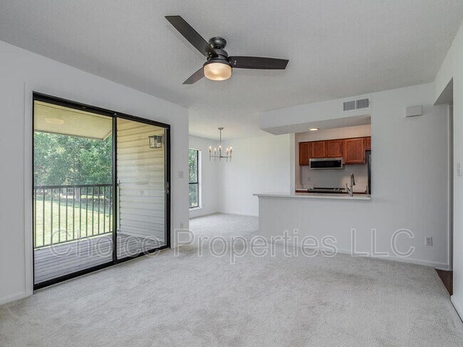 Foto del edificio - 11042 Running Ridge Rd.