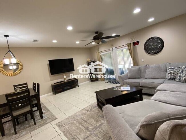 Foto del edificio - Fully Furnished 3/2.5 Townhome In Davenport!
