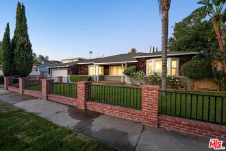 Building Photo - 6932 Mammoth Ave