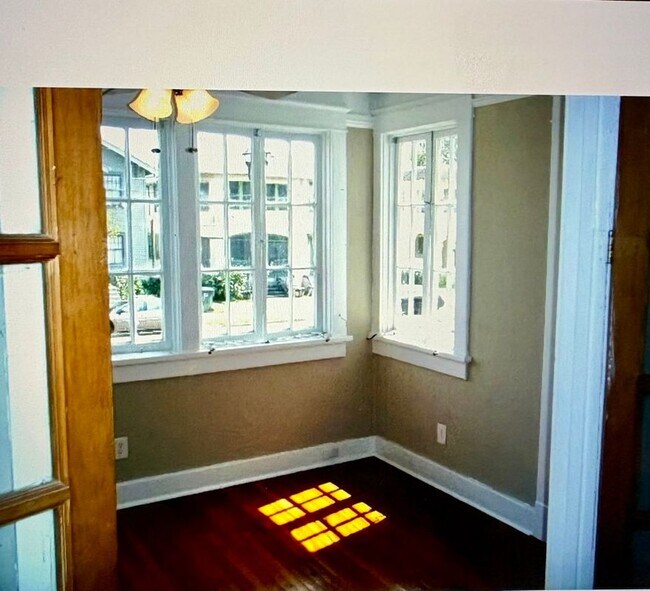 Foto del edificio - 2028 Broadway St
