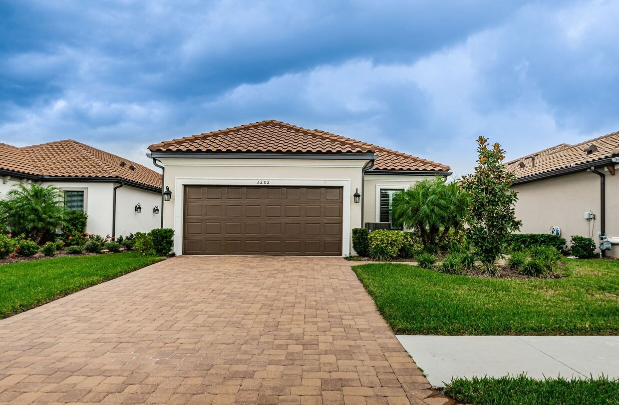 Primary Photo - Beautiful Pool home in Starkey Ranch avail...