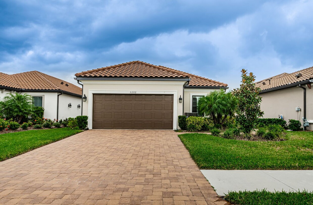 Foto principal - Beautiful Pool home in Starkey Ranch