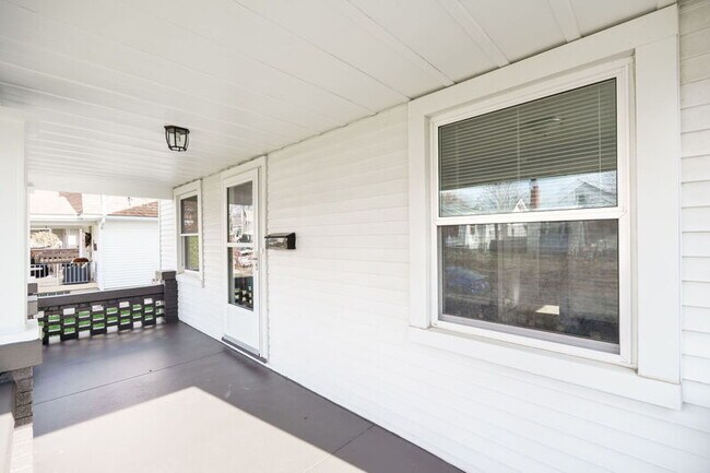 Foto del edificio - 2824 Dwight Ave