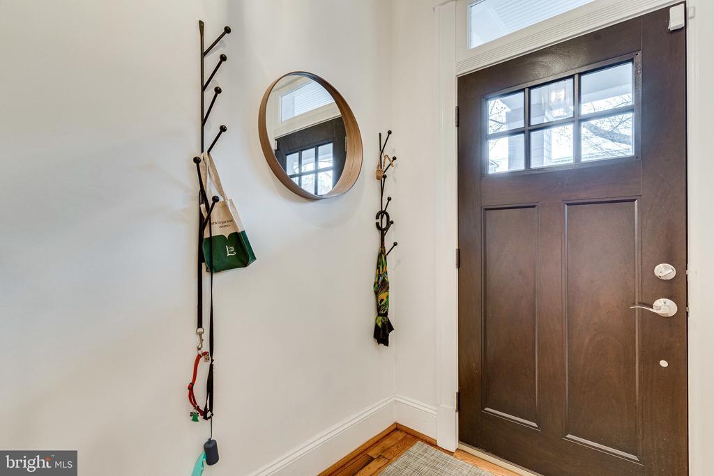 Foto principal - 916 6th St NE