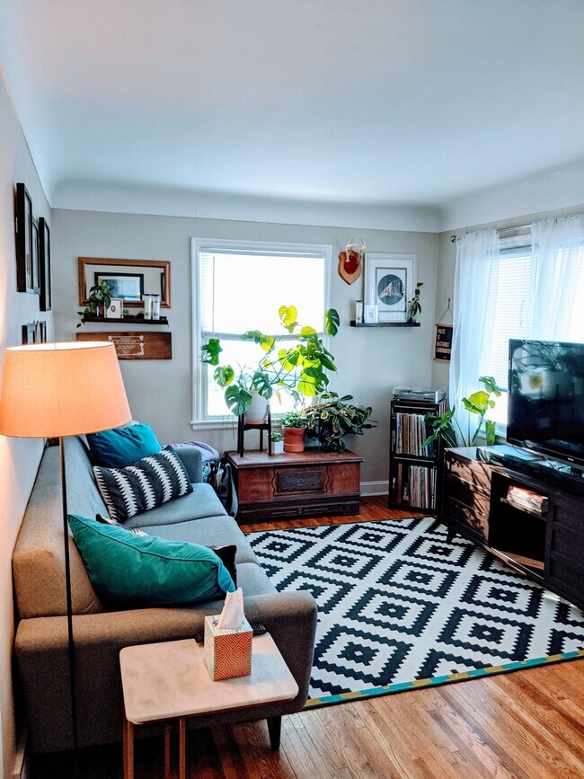 Large 17x12’ Living Room with south and west facing windows - 6645 Oakland Ave S