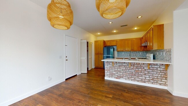Building Photo - 3 Bedroom 2.5 Bath Home Available for Long...