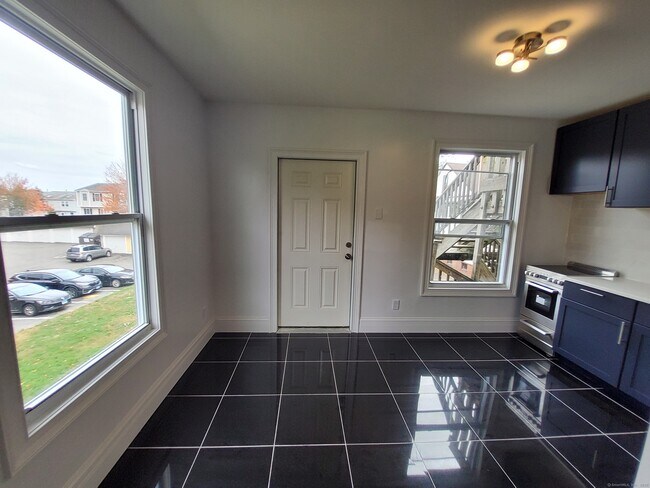 Foto del edificio - 347 Alden Ave