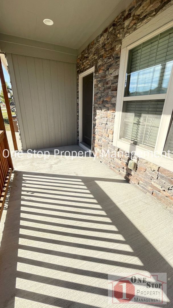 Foto del edificio - Gorgeous 4 bedroom, 2.5 bath home in Raymore!