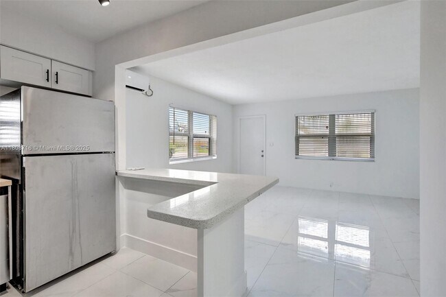 Foto del edificio - 1520 NE 56th St