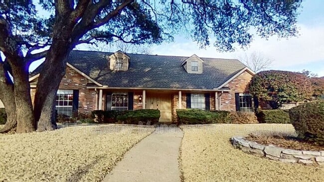Photo - 2016 Willowbrook Way House