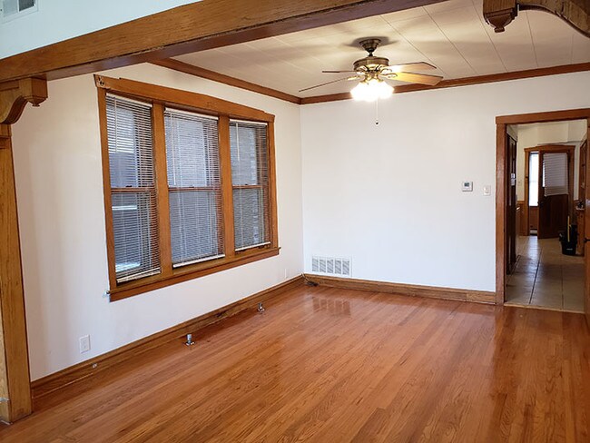 Building Photo - 3334 N Hamlin Ave