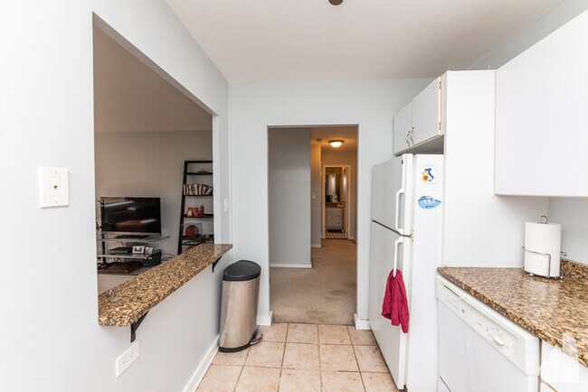 Foto del edificio - Spacious 1 bedroom condo with doorman & GY...