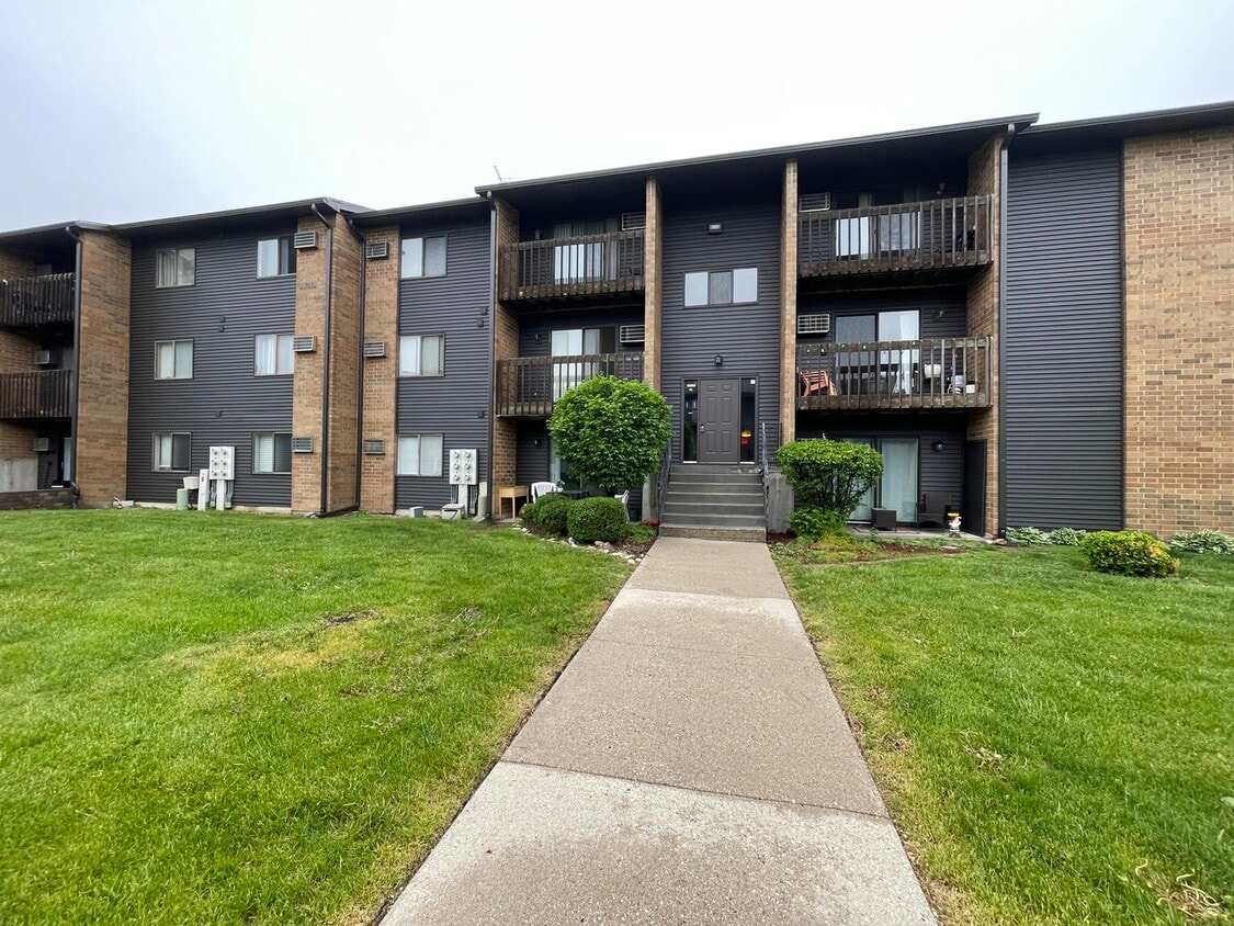 Primary Photo - 633 S Virginia Rd