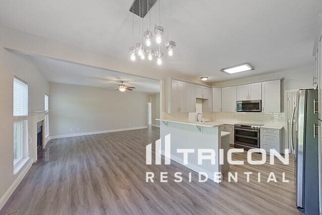 Foto del edificio - 120 Intrepid Ave