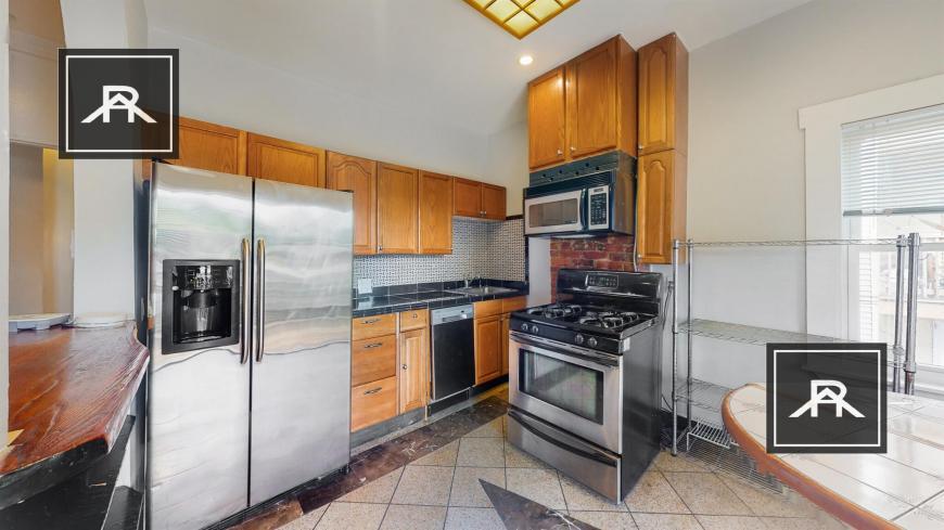 Foto principal - 3 bedroom in Boston MA 02130