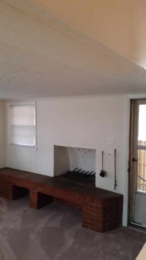 Building Photo - 3 bedroom home - Fenced in back yard!