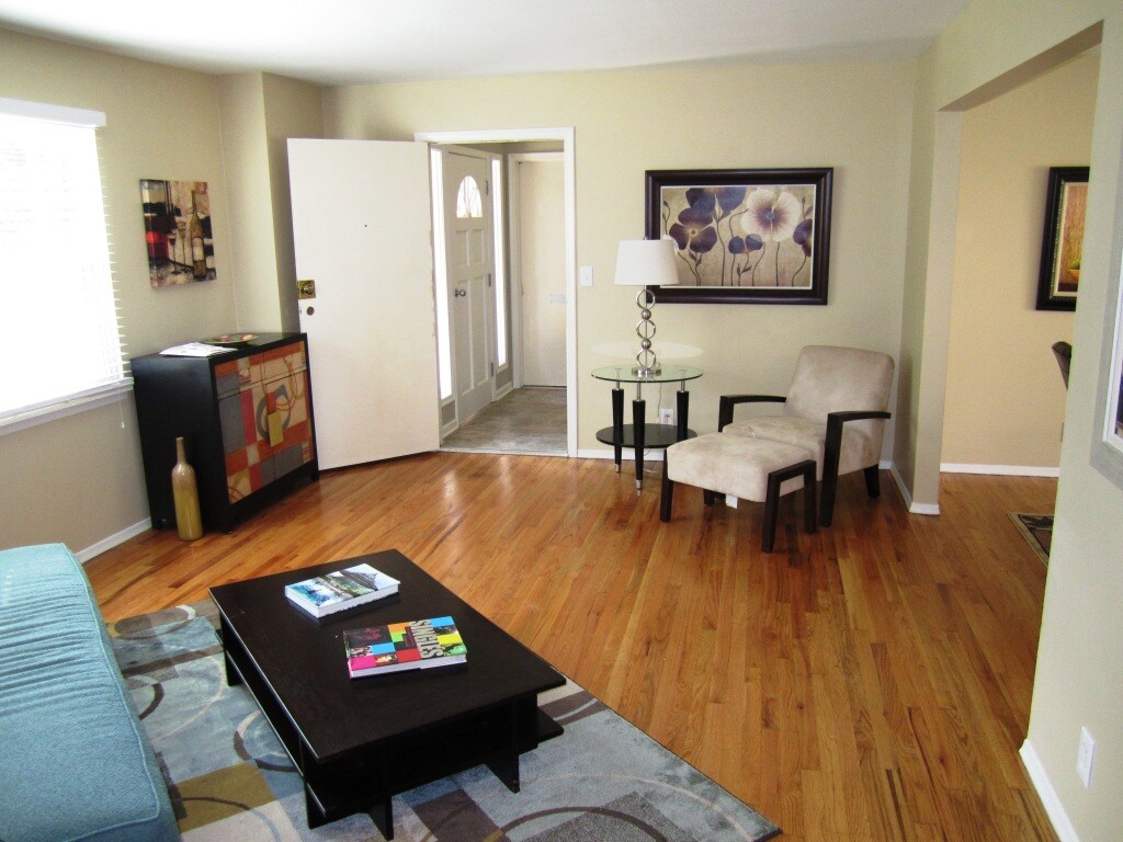 Foto principal - 6730 W 76th St